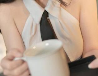 “穹妹”，这个名字就让人分心，Bangni邦尼的套图竟然勾起我想说的每种想象。