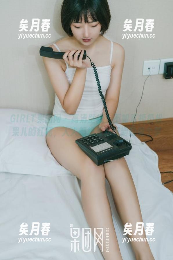 GIRLT果团网-松果儿 GIRLT果团网 - 高清壁纸?不如直接扔松果儿的红裙,人人都想五彩斑斓的做个梦。
