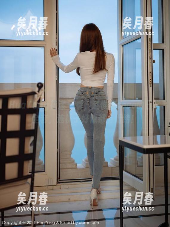 HuaYang花漾 - 看，赵惟依coco的日常全套，连袜子好像都有情绪！