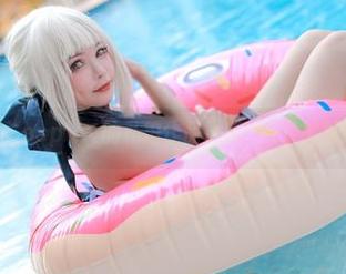 Kitkat Cosplay的私拍作品，美咲的眼神里藏着啥？