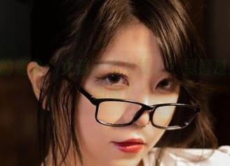 Leah梓未的变身：女孩正式上线！？别错过这本cos图册哦！