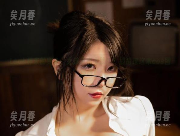 Leah梓未的变身：女孩正式上线！？别错过这本cos图册哦！