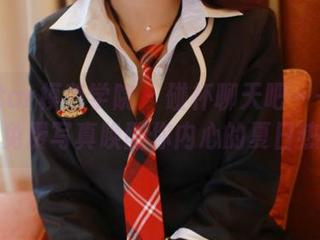 MFStar模范学院 – 碰杯聊天吧——方子萱的免费写真唤醒你内心的夏日热情。