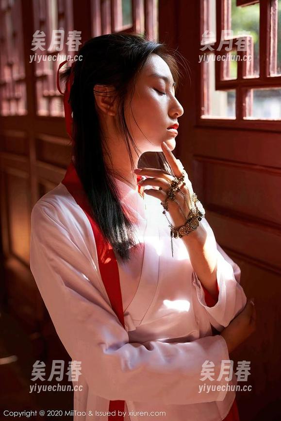 MiiTao蜜桃社-陆萱萱Cecilia MiiTao蜜桃社 - 陆萱萱Cecilia的液体冒险记:私房浴缸美图大曝露?