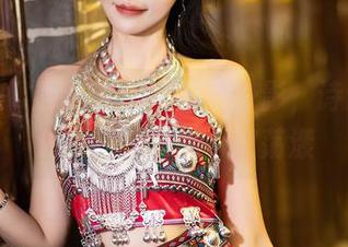 XIAOYU语画界 – 婀娜的身影，诗诗kiki泳池写真集的水波荡漾