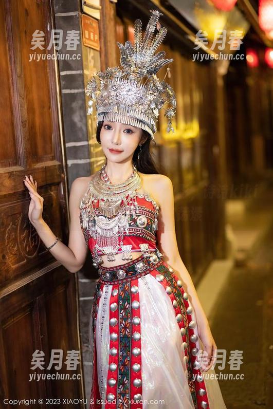 XIAOYU语画界 - 婀娜的身影，诗诗kiki泳池写真集的水波荡漾