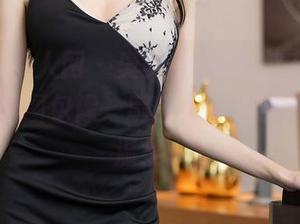 Xiuren秀人网 – 臭美的z杯悠悠在家里，我的高清图包像一扇窗，向你展示日常的温柔。