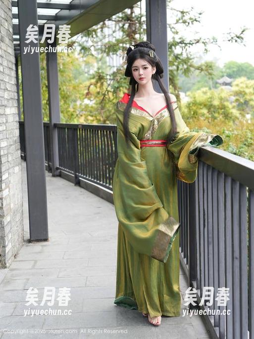 Xiuren秀人网-小兔纯纯 Xiuren秀人网 - 小兔纯纯定制图集:看,这纯白的外衣下,藏着多少情绪的罗曼史?