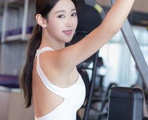 Xiuren秀人网 – 分享明日花桃桃的少女作品集，发现摄影棚里的尴尬与欢乐！