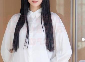 Xiuren秀人网 – 在陆萱萱cecillia的套图里，裸足这种小细节却有种“大场面”的气场…