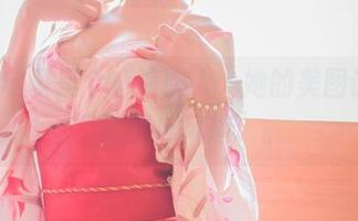 Yoko宅夏是个短裤诗人，她的美图语言是“随性与风趣”。