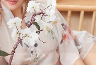 YouMi尤蜜荟 – 张雨萌的白丝图库：对不起，袜子界又要掀起一阵风，不小心把我心中的调皮捣蛋搞出来啦！