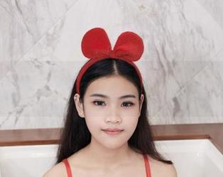 YouWu尤物馆 – 陆萱萱Cecilia：高跟鞋合集——恍惚中以为自己是皇后，结果只是穿错了鞋。