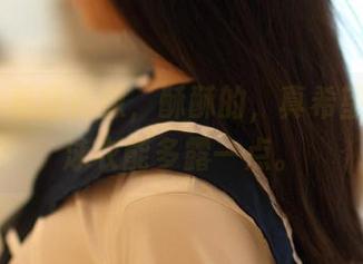 rosi – 最新肖像，酥酥的，真希望小莉的泳衣能多露一点。