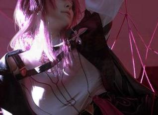 w百合欧皇子w的新作参上，碧蓝航线的莱莎居然被禾苗“搭讪”了？