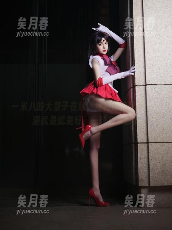一米八的大梨子在线，红裙震撼登场，高清就是就是好，一时心烦意乱