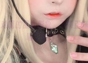 佳佳好难啊的巫女形象，不知正好撞见了哪个节日？