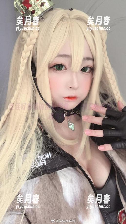 佳佳好难啊的巫女形象，不知正好撞见了哪个节日？