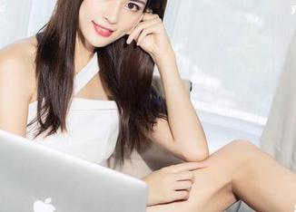 克拉女神 – 图包分享，这次颖儿的美腿又让我瞩目了，人来人往的尴尬！