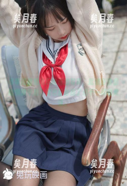 兔玩映画 吊带短裤和兔玩映画的写真,就像卧室里的懒散午后,图包却给我了点不一样的灵感。
