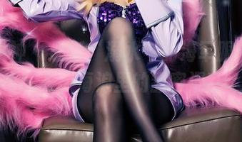 头条女神 – 最新“溺水”的海军服：温心怡试衣，海浪里的甜蜜混乱。
