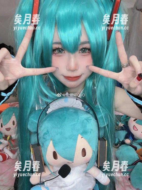 海边的安曜曜，写真资源自然就那么“出众”。