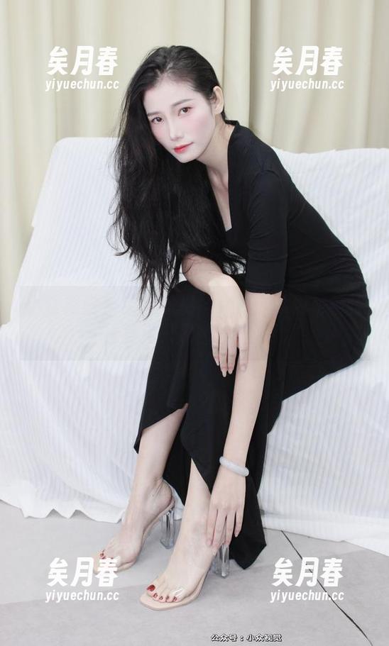 小众视觉-灵灵 小众视觉 - 灵灵的棉袜大片:以为是模特,其实只是袜子真香!