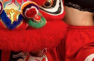 尤果网 – 有种牛仔裤叫菲儿，你敢不点赞吗？美图等着你来撩。