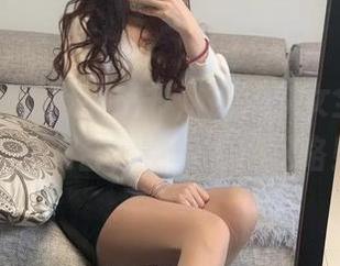 微密圈 – 无巧不成书，提袜少女全套写真：在天台，空气太轻松咯！