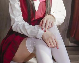 日奈娇白色花嫁全套图集，让我瞧见了婚纱下藏着的小秘密。
