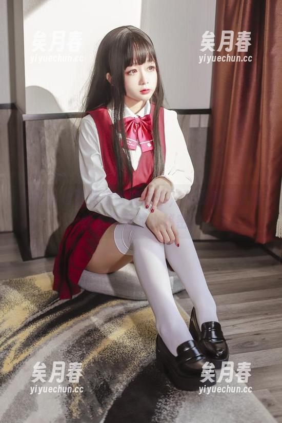 日奈娇 日奈娇白色花嫁全套图集,让我瞧见了婚纱下藏着的小秘密。