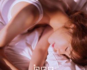 果团网 – “松果儿”写真集：蕾丝与疯狂缠绵的对话，分享一场美丽的混乱。