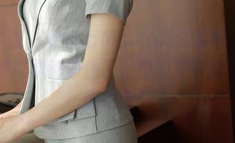 模范学院 – 伊小七MoMo海边套图，旁边的沙滩排球都停住了，怕被其中的紧张气氛感染！