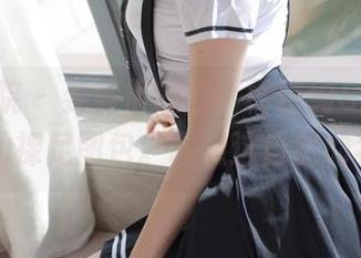模范学院 – 姿势很随意，柳侑绮Sevenbaby的裸足图包。瞧瞧这自然的状态！