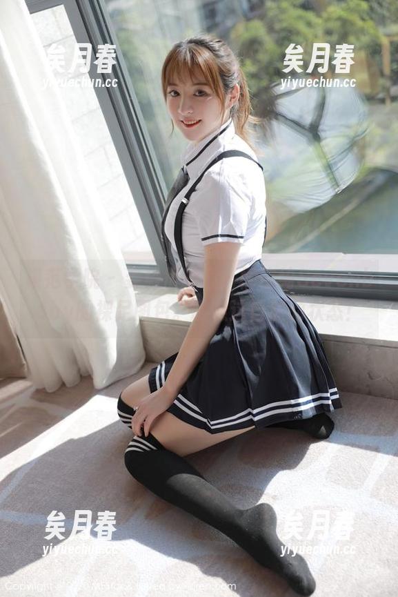模范学院-柳侑绮Sevenbaby 模范学院 - 姿势很随意,柳侑绮Sevenbaby的裸足图包。瞧瞧这自然的状态!