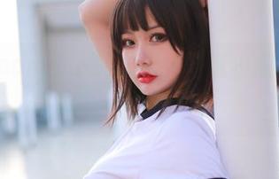 炸蛋Boom手下的尤蜜，圣诞小鹿的写真集，你敢看吗？