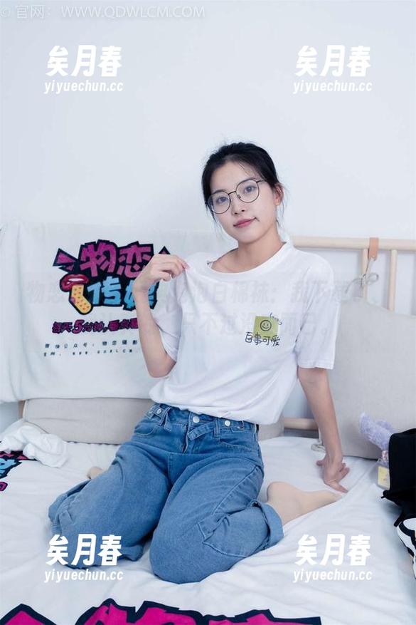 物恋传媒-泡泡 物恋传媒 - 经典泡泡白棉袜:我下载了、我认真的,只不过没穿而已。