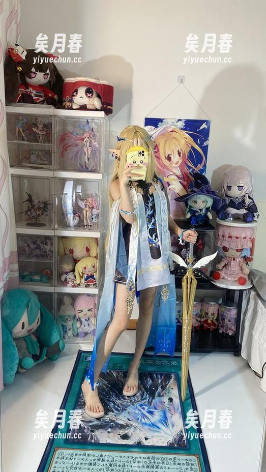 体操服在白栎Shirly身上，写真里透露着一种运动与优雅的调和。