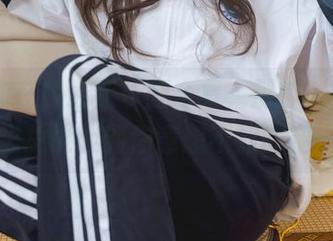 如果你在找最新长腿合集，那神沢永莉这里总能找到你意想不到的腿。