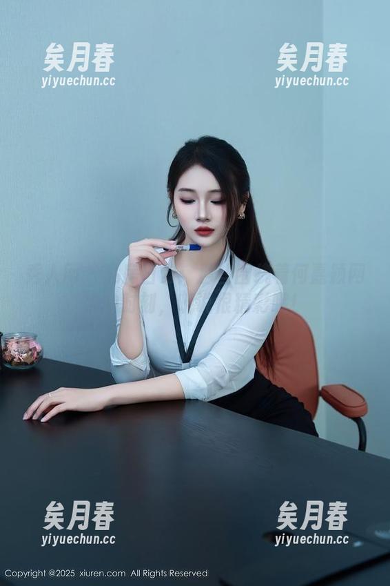 秀人网 - 私房日常：那些围绕着何嘉颖网袜的时刻，听说很精彩哦！