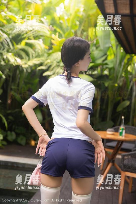 秀人网 - 安然的奶牛美图，偷偷放电的这个角度，让人眼前一亮