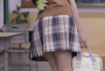 秀人网 – 精选套图：看张思允Nice如何在宁静中散发出丝袜的微妙诱惑。