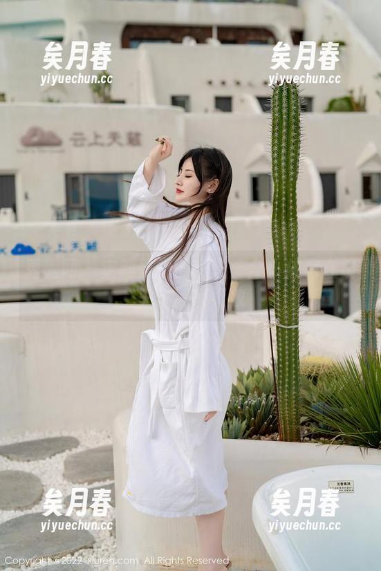 秀人网 - 定制夏天的感觉：金小依将在镜头里悄悄绽放
