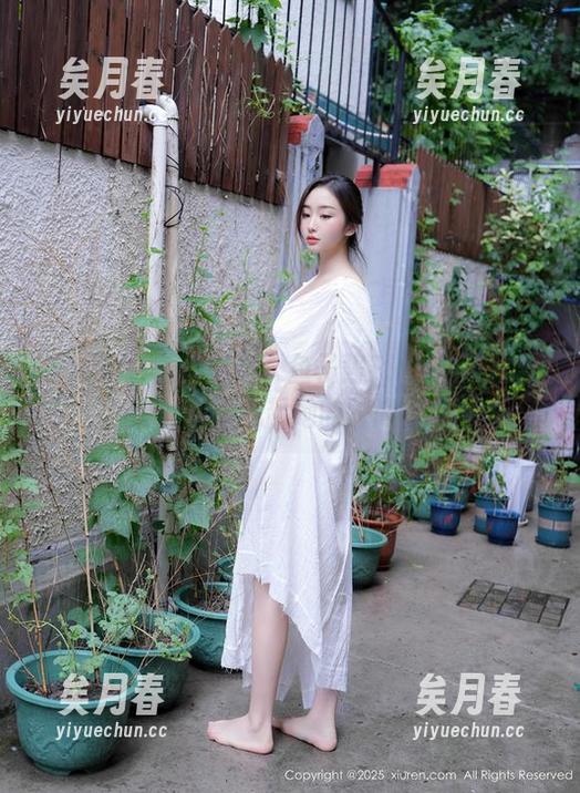 秀人网-鱼子酱Fish 秀人网 - 蕾丝舞动:鱼子酱Fish的照片合集,别瞧不起她的时尚触觉