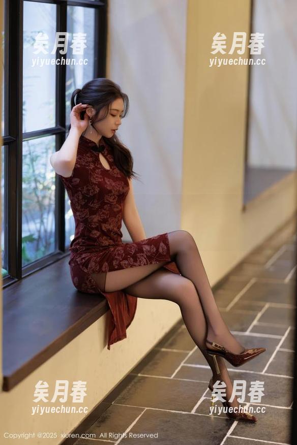秀人网-黄歆苑 秀人网 - 当黄歆苑穿上泳衣,全套图片让椰子水都自愧不如!