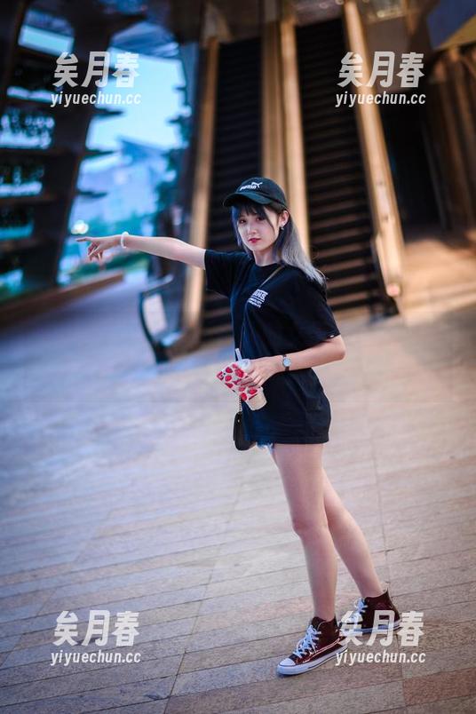 秋楚楚不秃头 在线等待秋楚楚不秃头的女王原图,果然这是妥妥的画风突变。