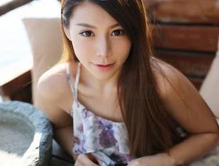 美媛馆 – 一定是有东西要靠脸才行，伊小七MoMo的美足写真集，下载吧，看你能扛多久。