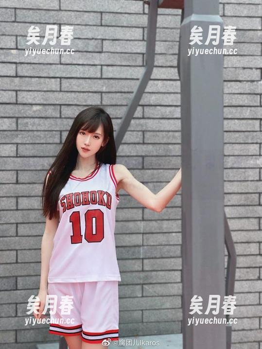 腐团儿Ikaros 妹妹:腐团儿Ikaros最新写真,带你漫游童话小镇