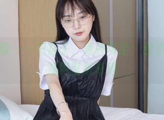 袜啵啵 – 一只袜子，两种可能：稚予的黑渔网壁纸奇遇