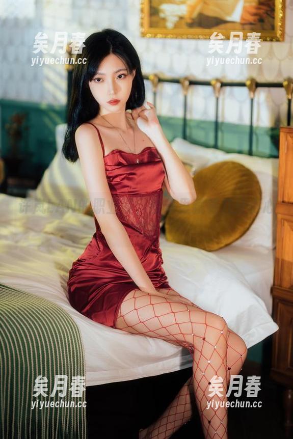 许岚LAN的职业装，图集里藏着几分小心思？